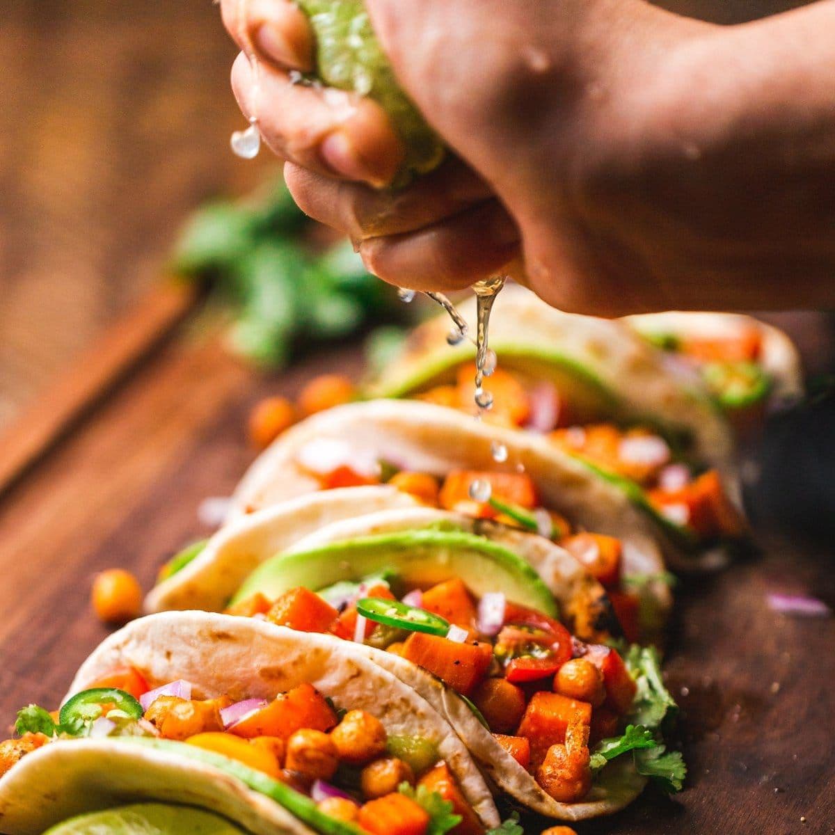 Chickpeas tacos with lime