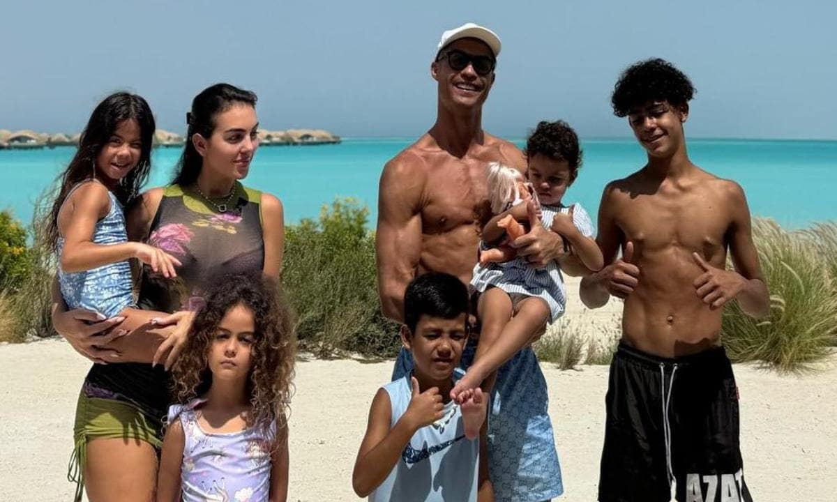 Cristiano Ronaldo y Georgina Rodriguez con sus hijos