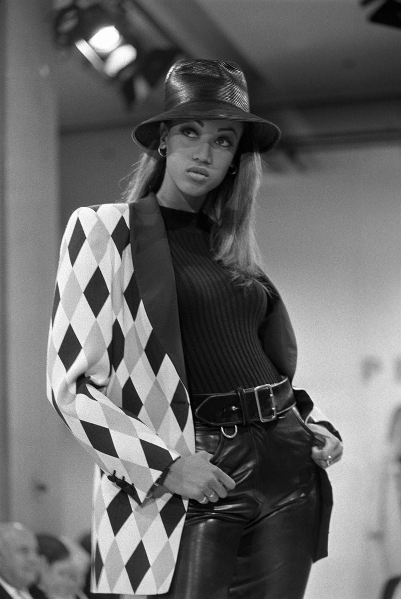 Tyra Banks '90s retro shots and runway moves show why she's one of ...