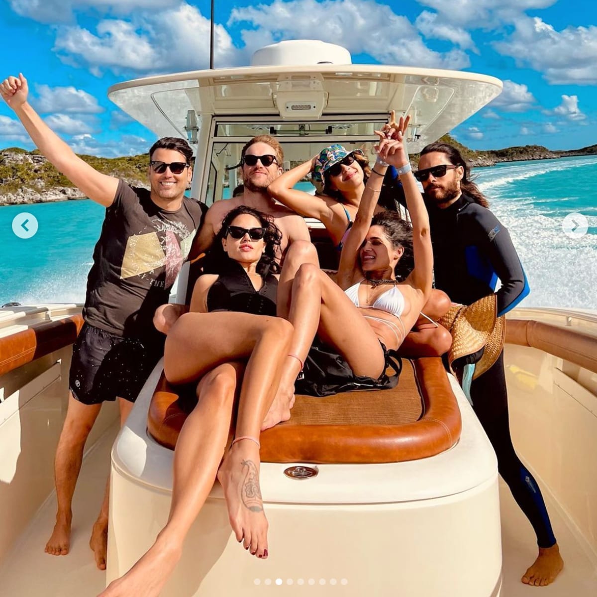 Group pic of Eiza González on her last vacation with Jared Leto