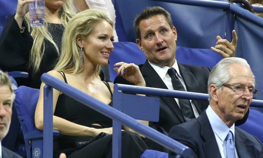 Jewel chatted it up while taking in a match during opening night.
<br>
Photo: GC Images