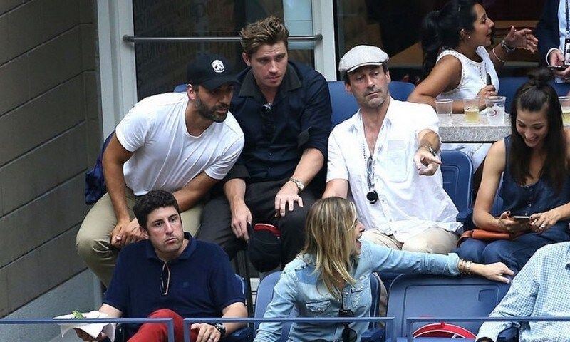 Oscar Isaac, Garrett Hedlund, Jon Hamm, Jason Biggs and Jenny Mollen caught up while watching the men's semifinals from the Emirates Suite.
Photo: Jean Catuffe/GC Images