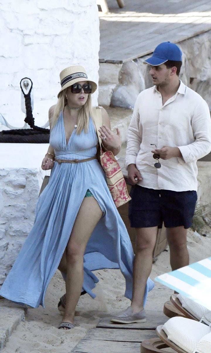 Tiffany showed off her stunning engagement ring in Mykonos