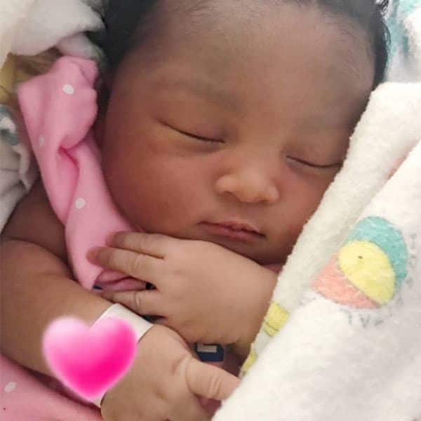 <b>Kel Mitchell</B>
Best known for his role in <I>Kenan and Kel</I>, actor Kel Mitchell welcomed a baby girl with his wife, Asia Lee in July 2017. The proud dad posted a photo of the adorable newborn on Instagram, and revealed that they have named her Wisdom, and she weighed 7lbs 11oz. Captioning the sweet snap, he wrote: "We have been celebrating here at the Mitchell household since the weekend. My love @therealasialee gave birth to our baby girl Wisdom on Saturday afternoon. She was 7lbs 11oz with a head full of hair and full of happiness!"
Photo: Instagram/@iamkelmitchell