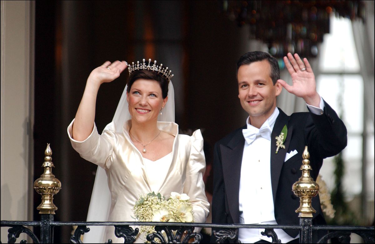 NORWAY - MAY 24:  Wedding of Princess Martha Louise and Ari Behn in Trondheim, Norway on May 24, 2002 - Princess Martha Louise and Ari Behn at the royal palace after the ceremony.  (Photo by Pool BASSIGNAC/BUU/Gamma-Rapho via Getty Images)