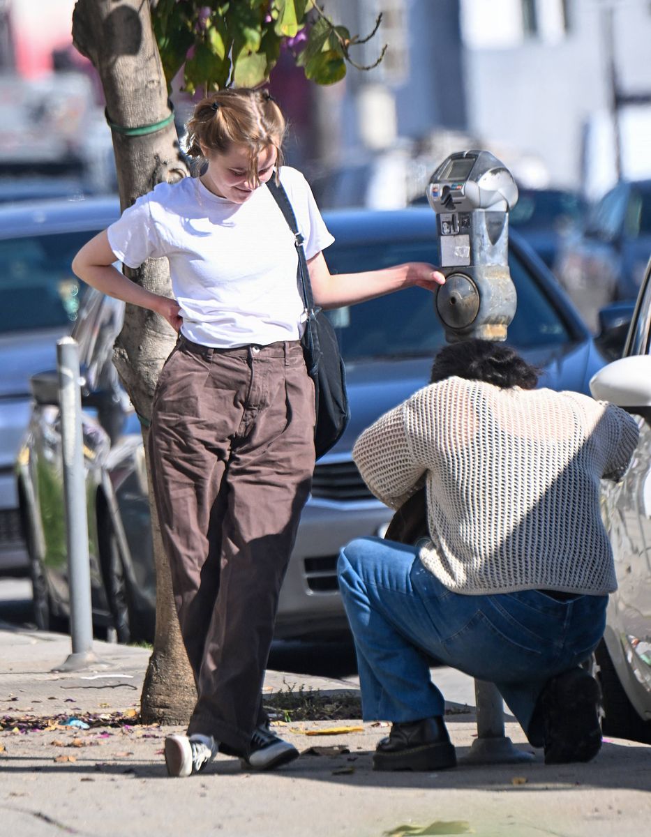 She wore a cool outfit made out of a white t-shirt, baggy brown pants and oxford shoes