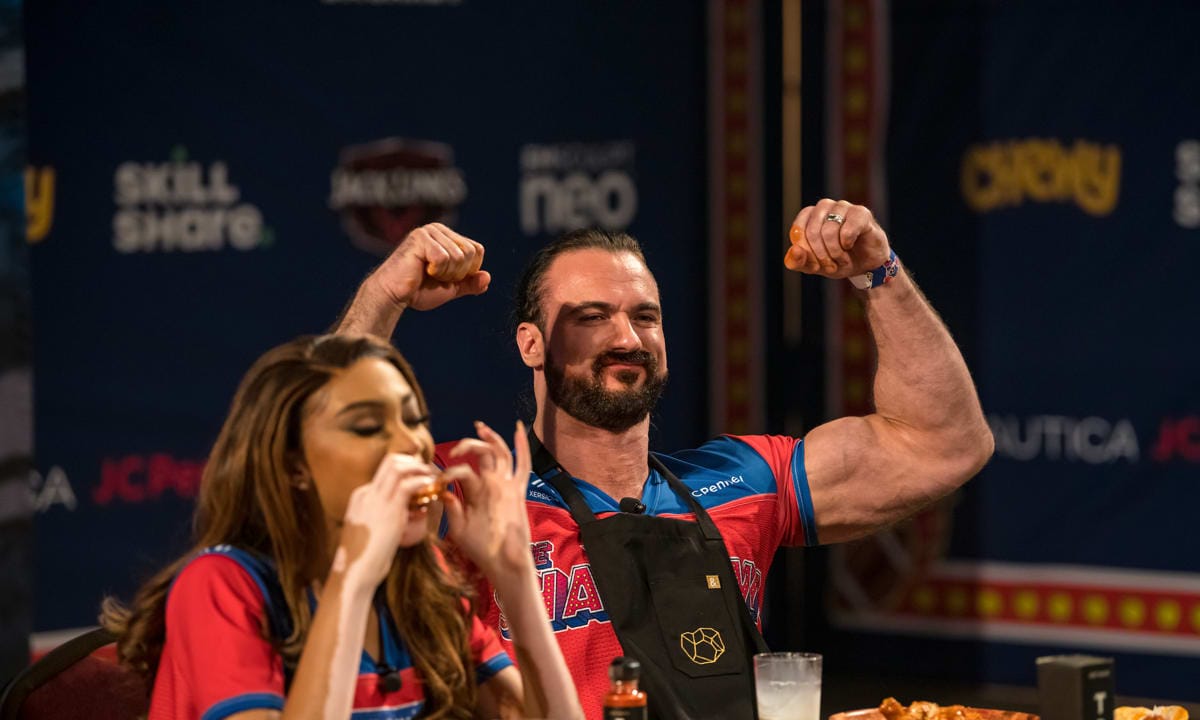 Celebrities competing at the Shaq Bowl Hot Wing eating contest