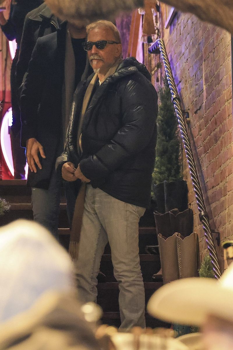 Jennifer Lopez and Kevin Costner were seen hanging out at the iconic Kemo Sabe store. 