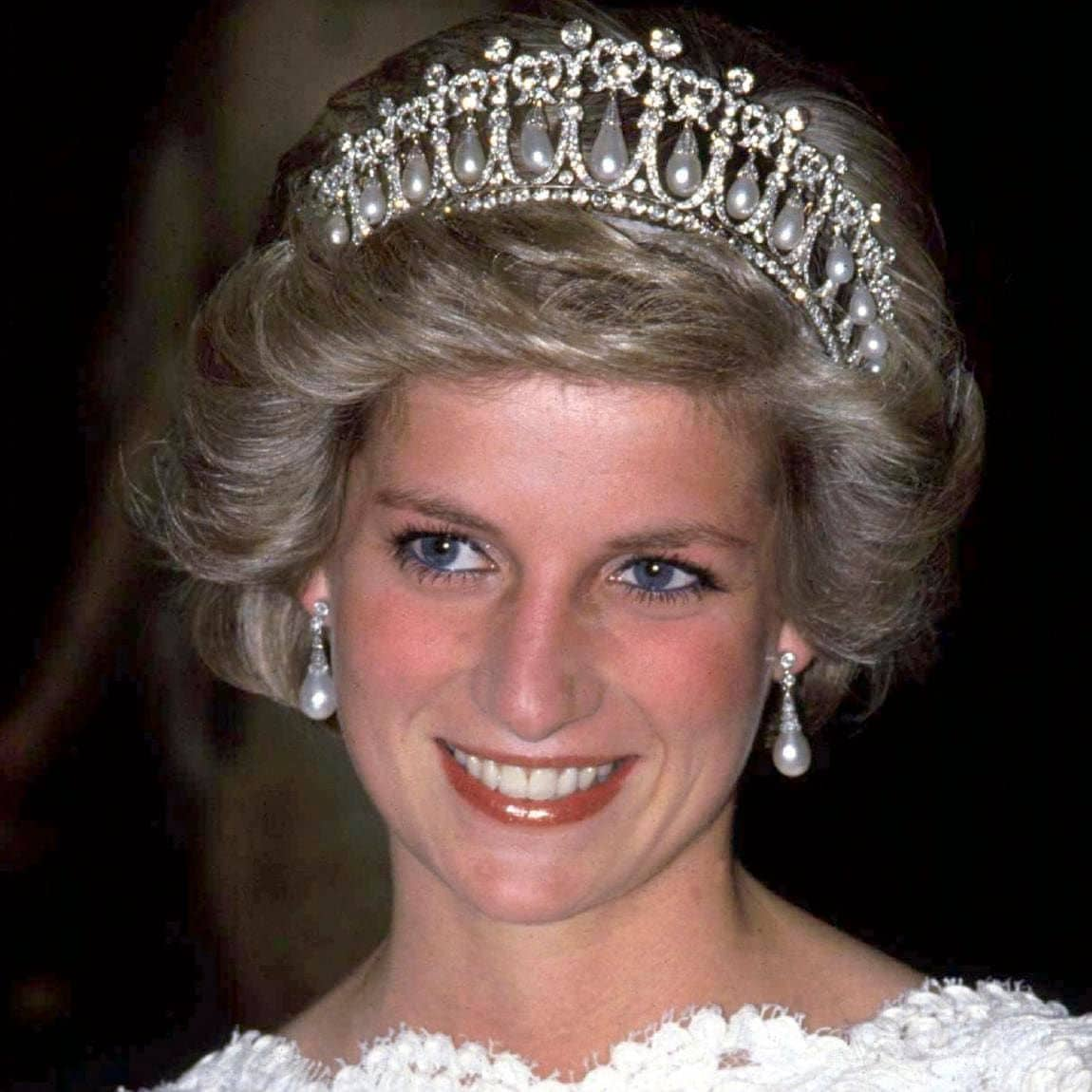 Diana Spencer wearing the Lover's Knot tiara