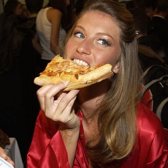 Gisele Bundchen eating pizza