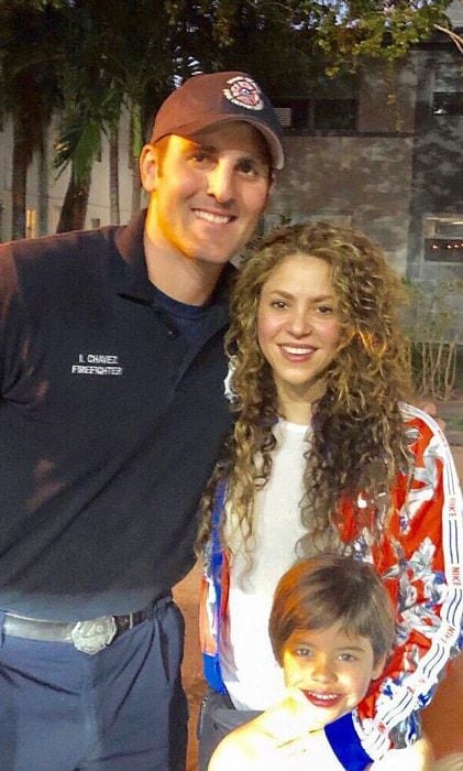 Shakira with son and firefighter in Miami Beach