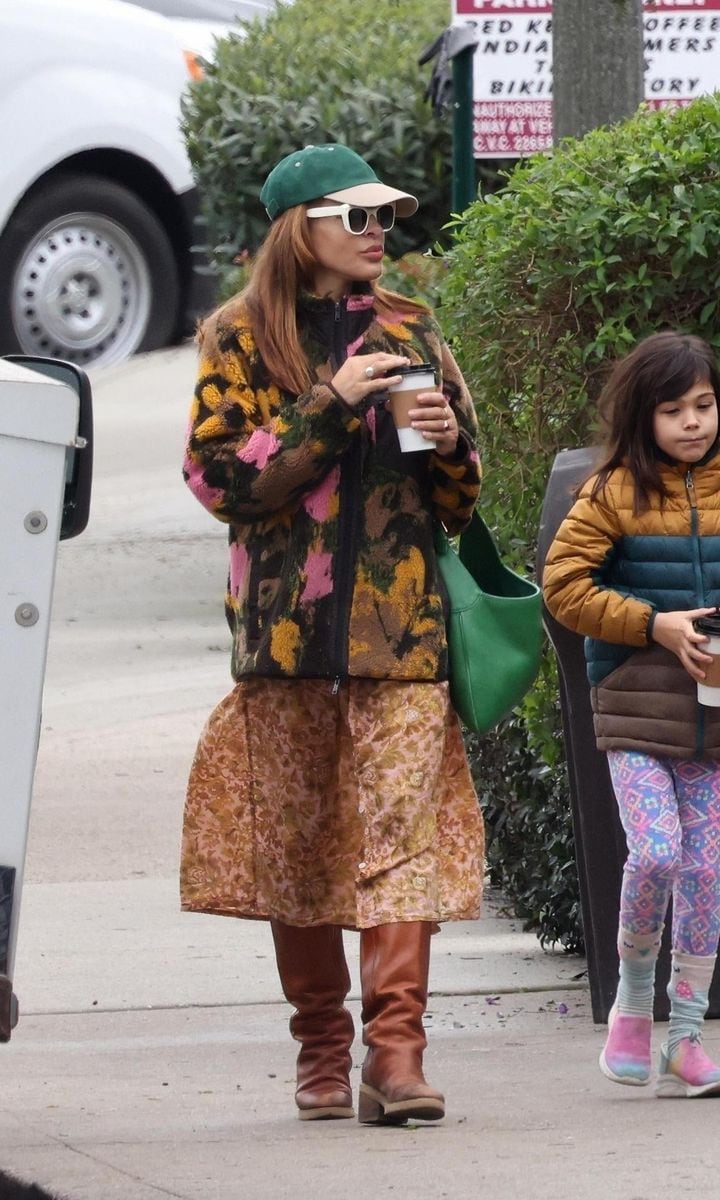 Eva Mendes and her daughter