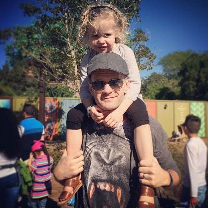 Harper Grace Burtka-Harris got a lift from dad <a href="https://us.hellomagazine.com/tags/1/neil-patrick-harris/"><strong>Neil Patrick Harris</strong></a> around Disney's Epcot theme park.
<br>
Photo: Instagram/@nph