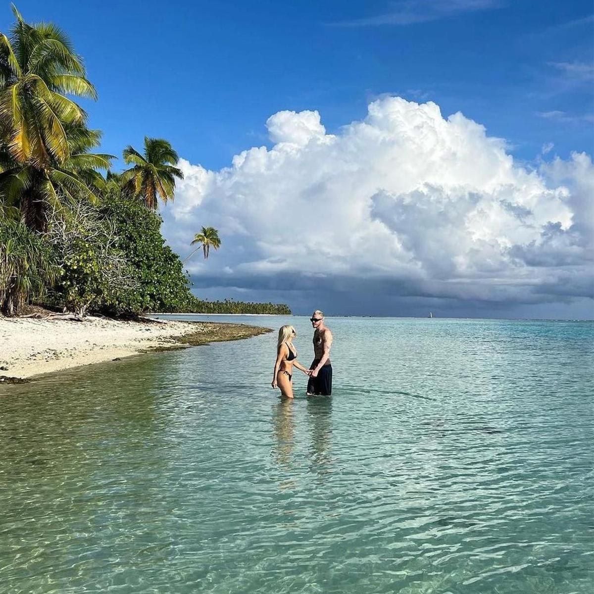 Kim Kardashian and Pete Davidson enjoy a tropical beach vacation Kim Kardashian and Pete Davidson enjoy a tropical beach vacation