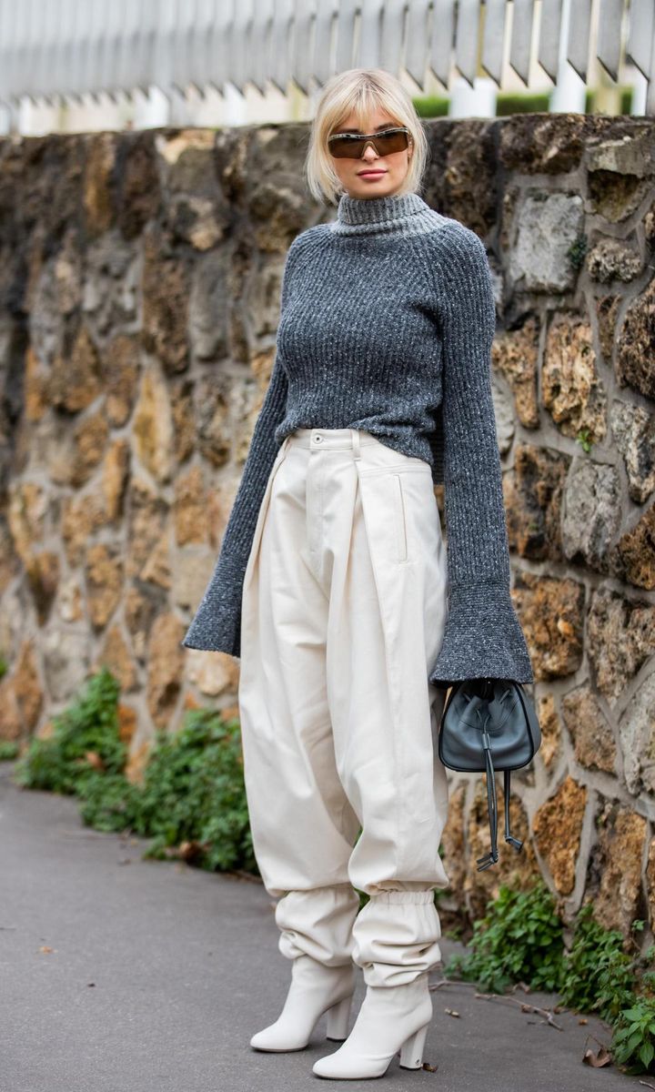 Street Style - Paris Fashion Week - Womenswear Fall/Winter 2020/2021 : Day Five