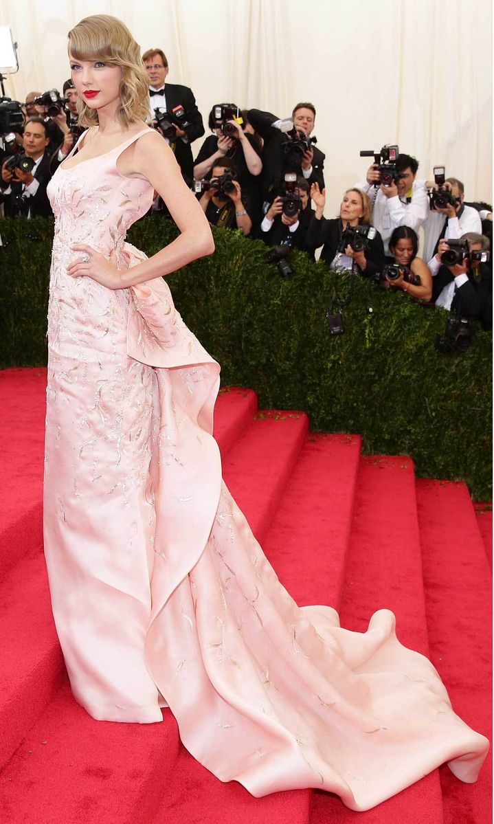 <strong>2014, Charles James: Beyond Fashion</strong>
<br>
Taylor Swift in Oscar de la Renta.
<br></br>
Photo: Getty Images