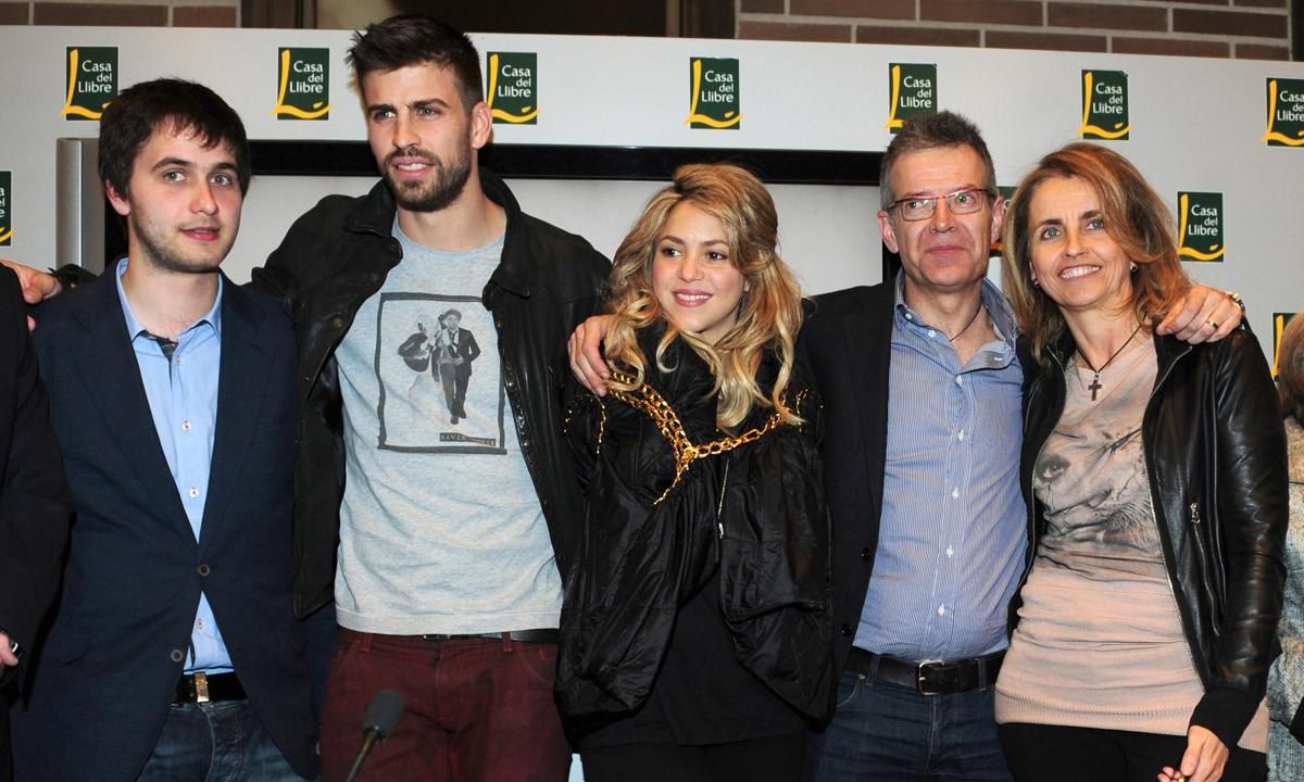 Marc alongside Gerard, Shakira and his family