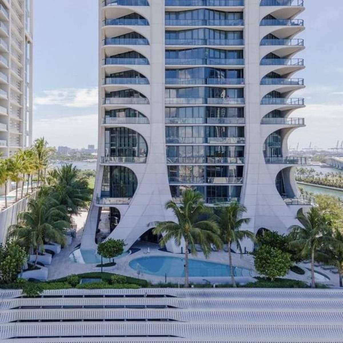 Marc Anthony pone a la venta departamento en Miami