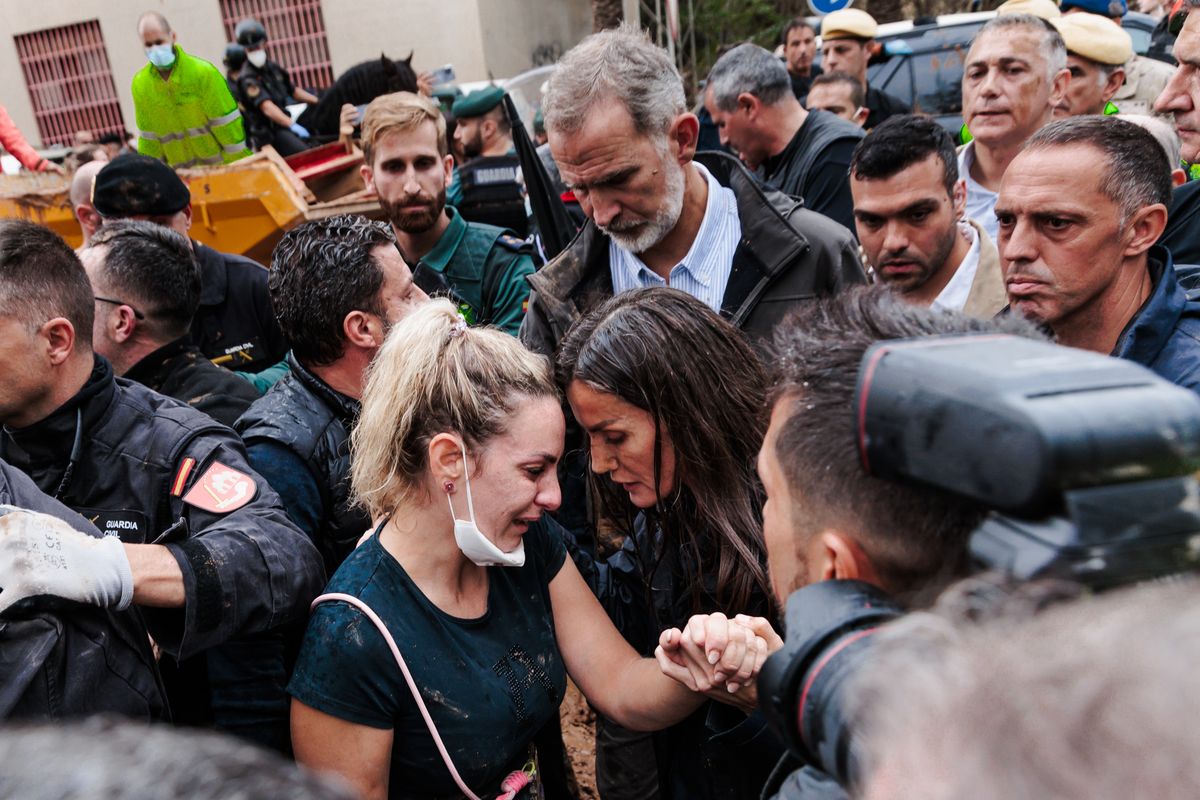 PAIPORTA, VALENCIA VALENCIAN CO, SPAIN - NOVEMBER 03: King Felipe VI and Queen Letizia during their visit to an area affected by the DANA, on November 3, 2024, in Paiporta, Valencia, Valencian Community, Spain. The King and Queen have visited, together with the President of the Government and the President of the Generalitat Valenciana, some of the areas affected by the DANA, which on October 29 devastated the province of Valencia and has already left more than 210 people dead. (Photo By Carlos Lujan/Europa Press via Getty Images)