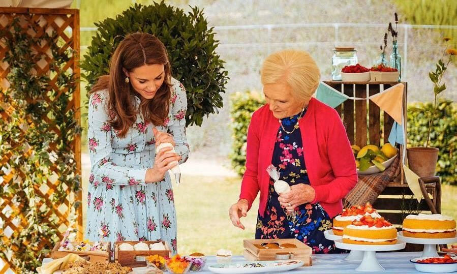 Kate Middleton Christmas garden cake