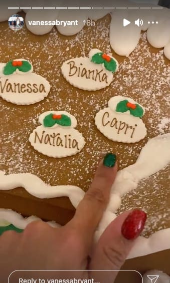 The Bryant family's names on a gingerbread house from Khloe Kardashian