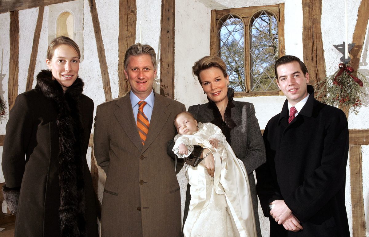 Belgium's Prince Philippe and Princess Mathilde pose with Prince Emmanuel, and his godfather and godmother Prince Guillaume of Luxembourg (R) and Countess Elisabeth d' Udekem d' Acoz (L), after the baptism of Prince Emmanuel, 10 December 2005 at the chapel of the Castle of Ciergnon. Prince Emmanuel, born on 04 October 2005, is the third child of Belgian Crownprince Philippe and Princess Mathilde. (Photo by BENOIT DOPPAGNE / BELGA / AFP) (Photo by BENOIT DOPPAGNE/BELGA/AFP via Getty Images)