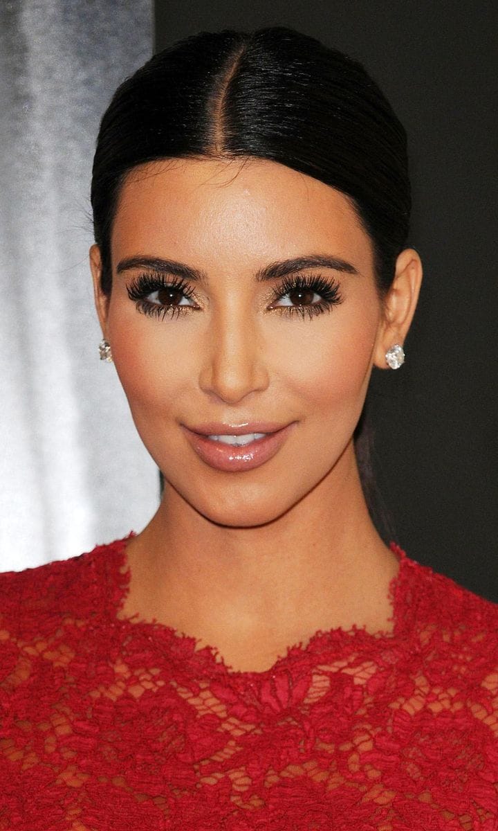 Kim Kardashian con false eyelashes