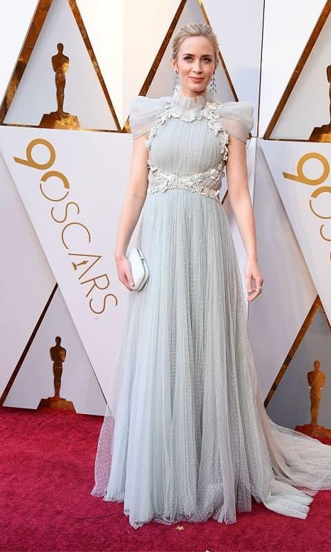 Emily Blunt vestidos Oscars Schiaparelli