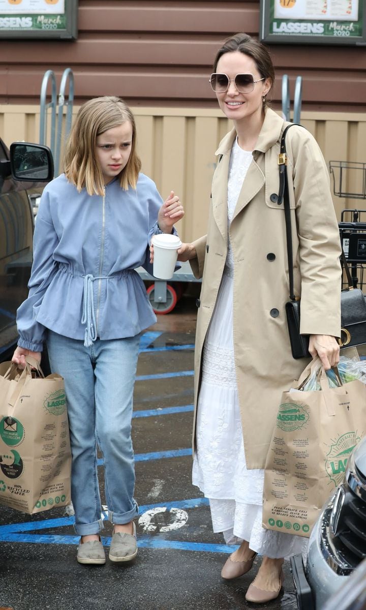 Angelina Jolie, daughter shopping trip