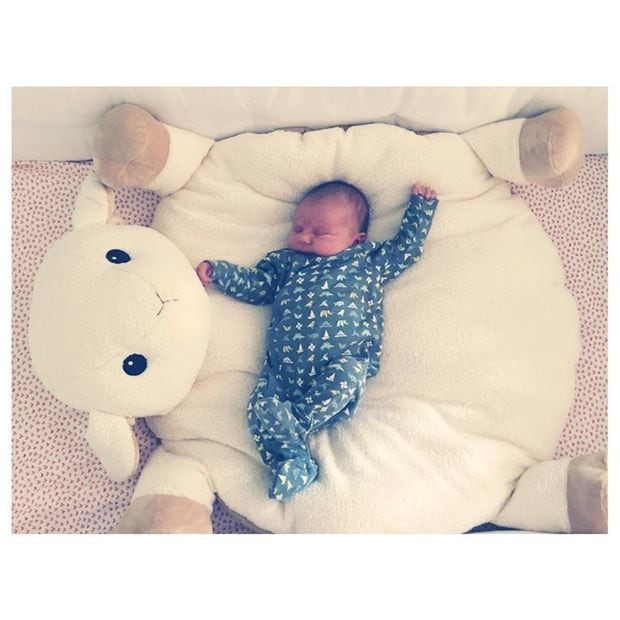 Jason and Olivia's daughter already appears to be a member of the Beyhive.
Photo: Instagram/@oliviawilde