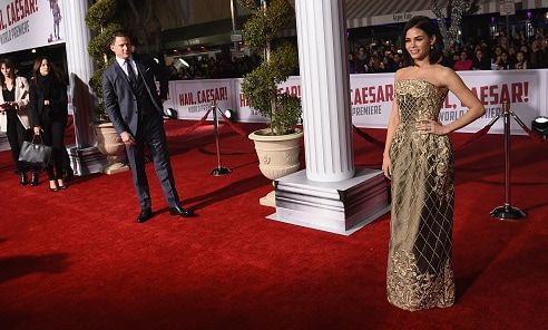 Channing Tatum stood off to the side and admired wife Jenna Dewan-Tatum, a vision in gold, at the premiere of 'Hail, Caesar!'.
<br>
Photo: Getty Images