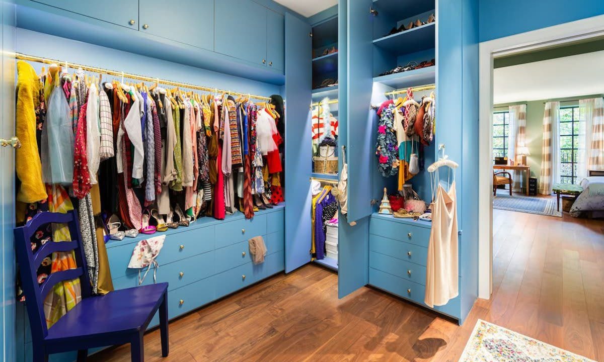 Sarah Jessica Parker is hosting Carrie Bradshaw’s apartment and iconic closet on Airbnb