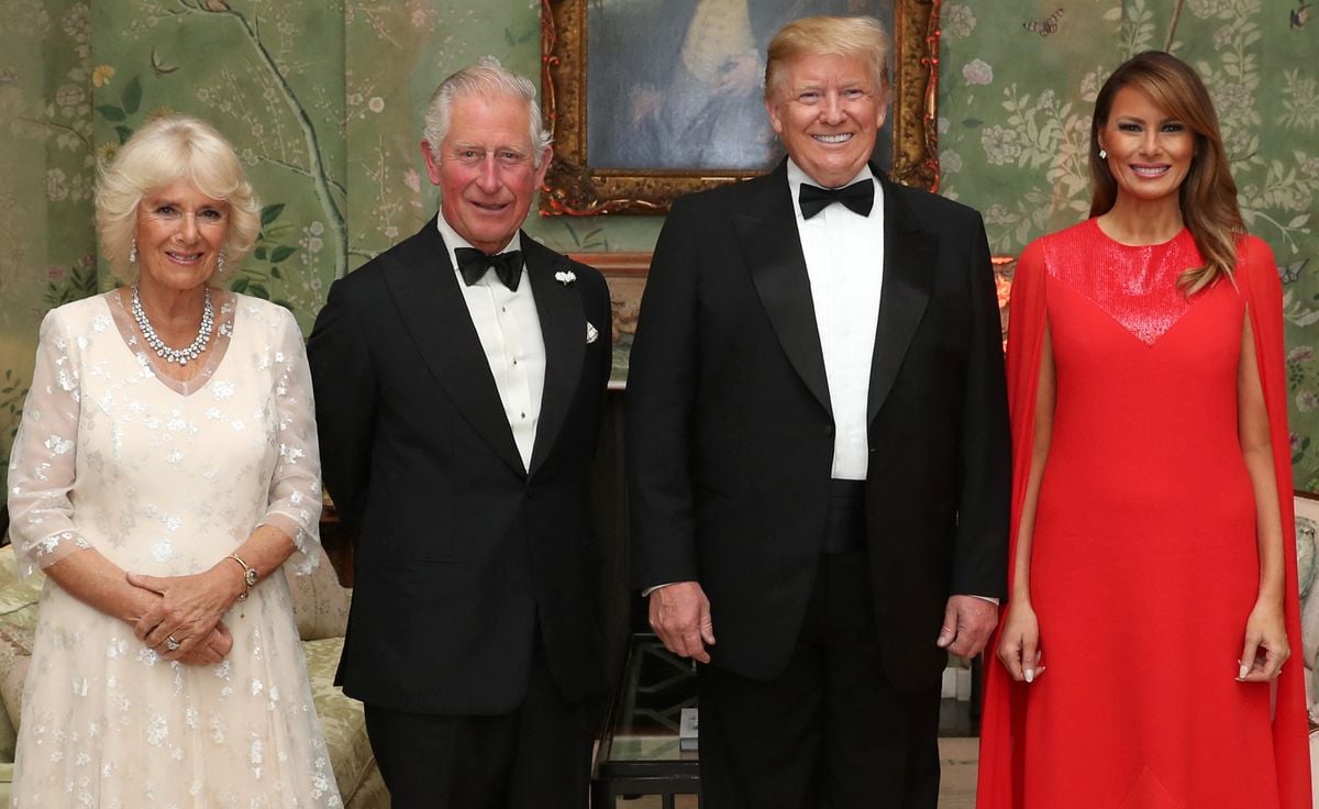 TOPSHOT - US President Donald Trump (2R), US First Lady Melania Trump (R), Britain's Prince Charles, Prince of Wales (2L), and his wife Britain's Camilla, Duchess of Cornwall, pose for a photograph ahead of a dinner at Winfield House, the residence of the US Ambassador, where US President Trump is staying whilst in London, on June 4, 2019, on the second day of the US President's three-day State Visit to the UK. US President Donald Trump turns from pomp and ceremony to politics and business on Tuesday as he meets Prime Minister Theresa May on the second day of a state visit expected to be accompanied by mass protests. (Photo by Chris Jackson / POOL / AFP) (Photo by CHRIS JACKSON/POOL/AFP via Getty Images)