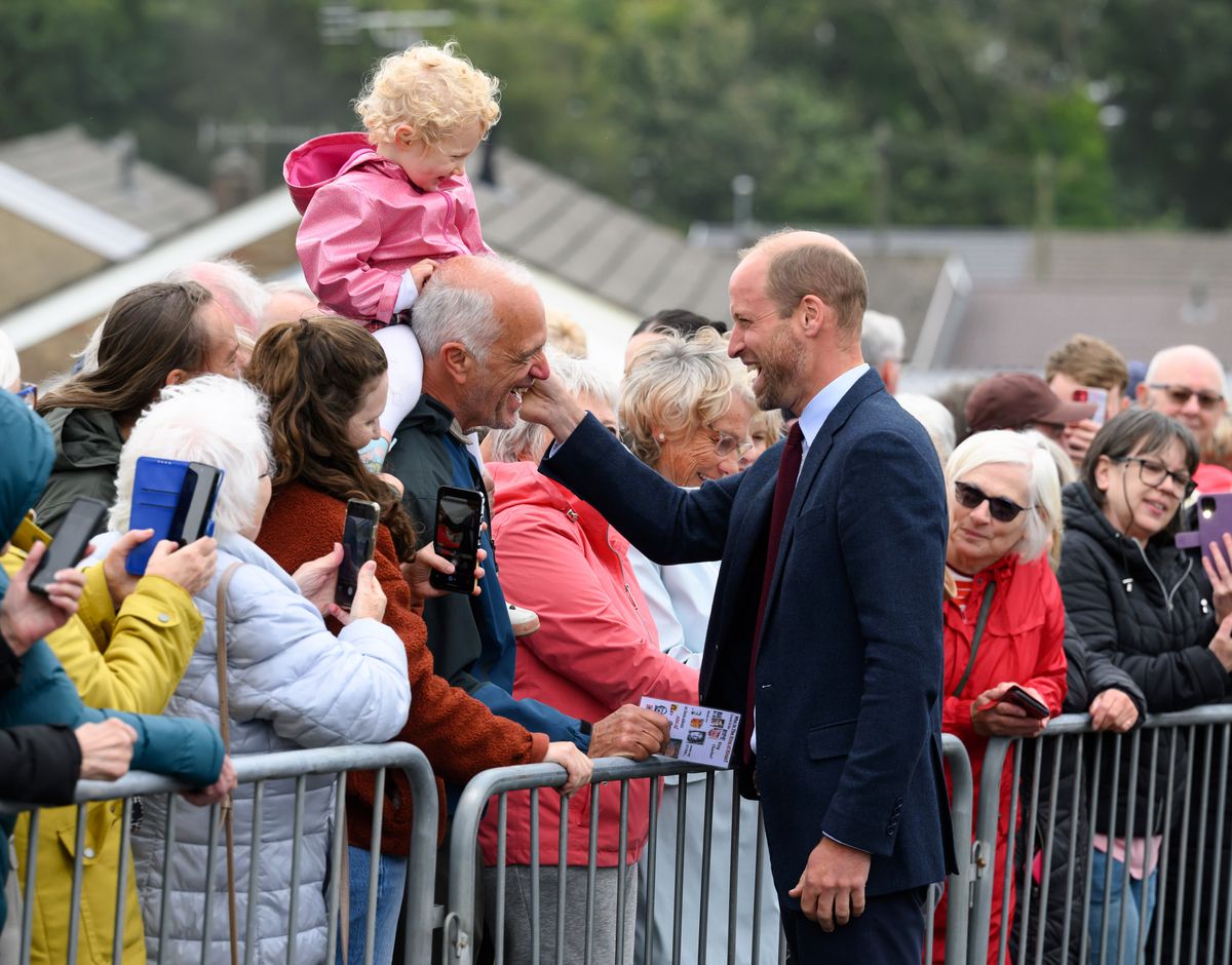 LLANELLI, WALES - SEPTEMBER 10: Prince William, Prince of Wales visits Swiss Valley Community Primary School on September 10, 2024 in Llanelli, Wales. The Prince of Wales visited Llanelli in South Wales on Tuesday to celebrate the region's rich culture and sporting achievements, while engaging with local residents. (Photo by Karwai Tang/WireImage)