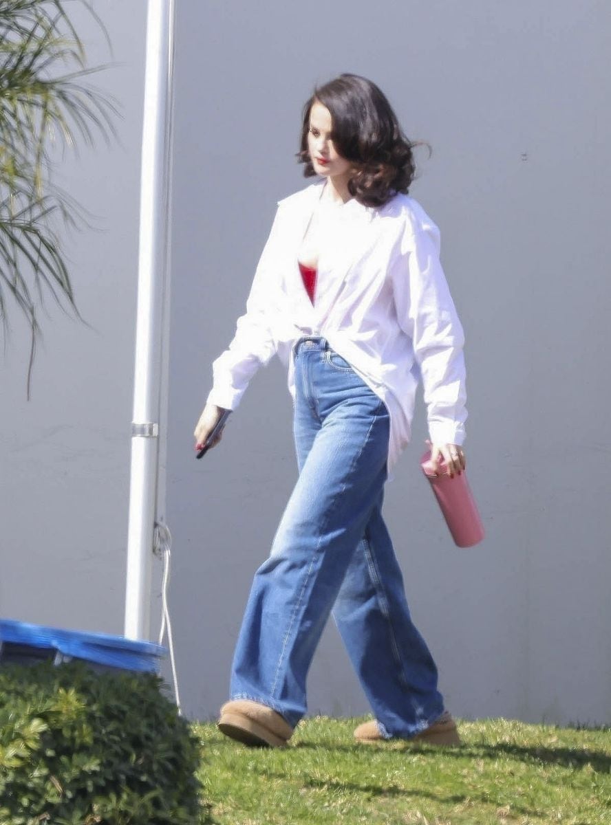 Selena Gomez and fiance Benny Blanco were seen on set in Anaheim, working together on a new music video. 