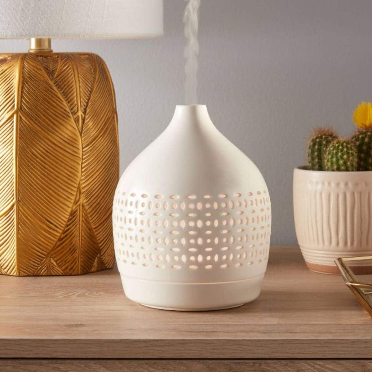 Cutout Ceramic Color-Changing Oil Diffuser White