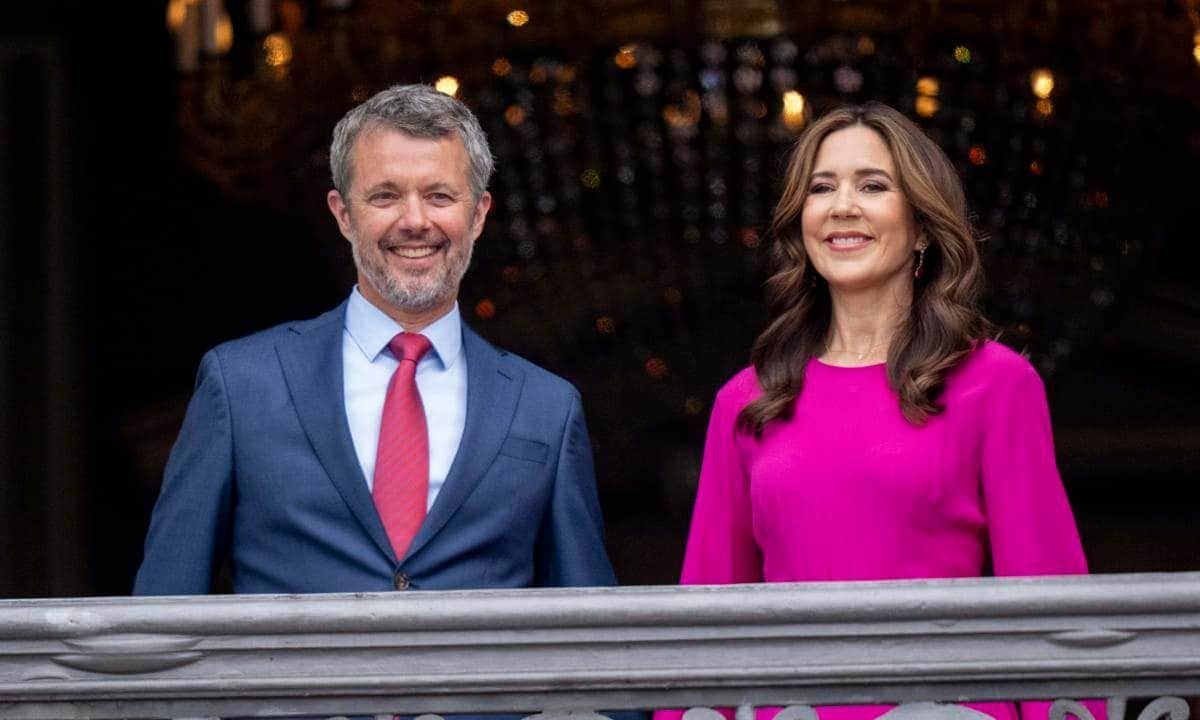 Frederik awarded his wife with the Grand Commander’s Cross of the Order of the Dannebrog on his first birthday as King