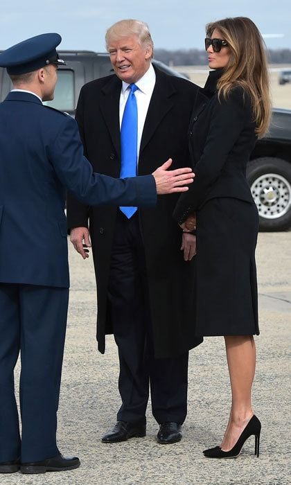 Melania channeled her inner Jackie O. wearing all-black and shades as she disembarked Air Force One.
Photo: MANDEL NGAN/AFP/Getty Images