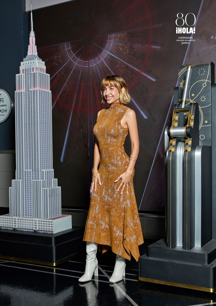 María Becerra lights the Empire State Building in red to celebrate ¡HOLA!'s 80th Anniversary