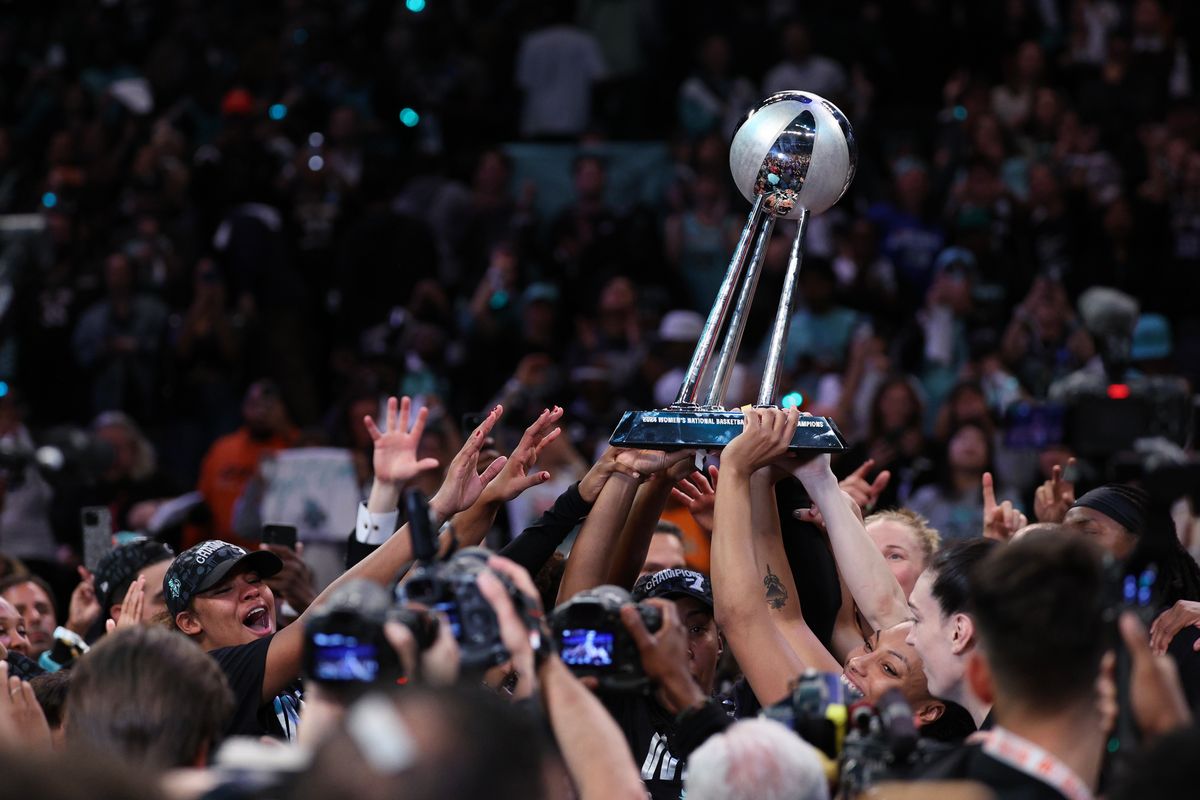 New York Liberty players hoist the WNBA Championship Trophy after winning Game Five of the WNBA Finals at Barclays Center on October 20, 2024 in New York City. (Photo by Elsa/Getty Images)