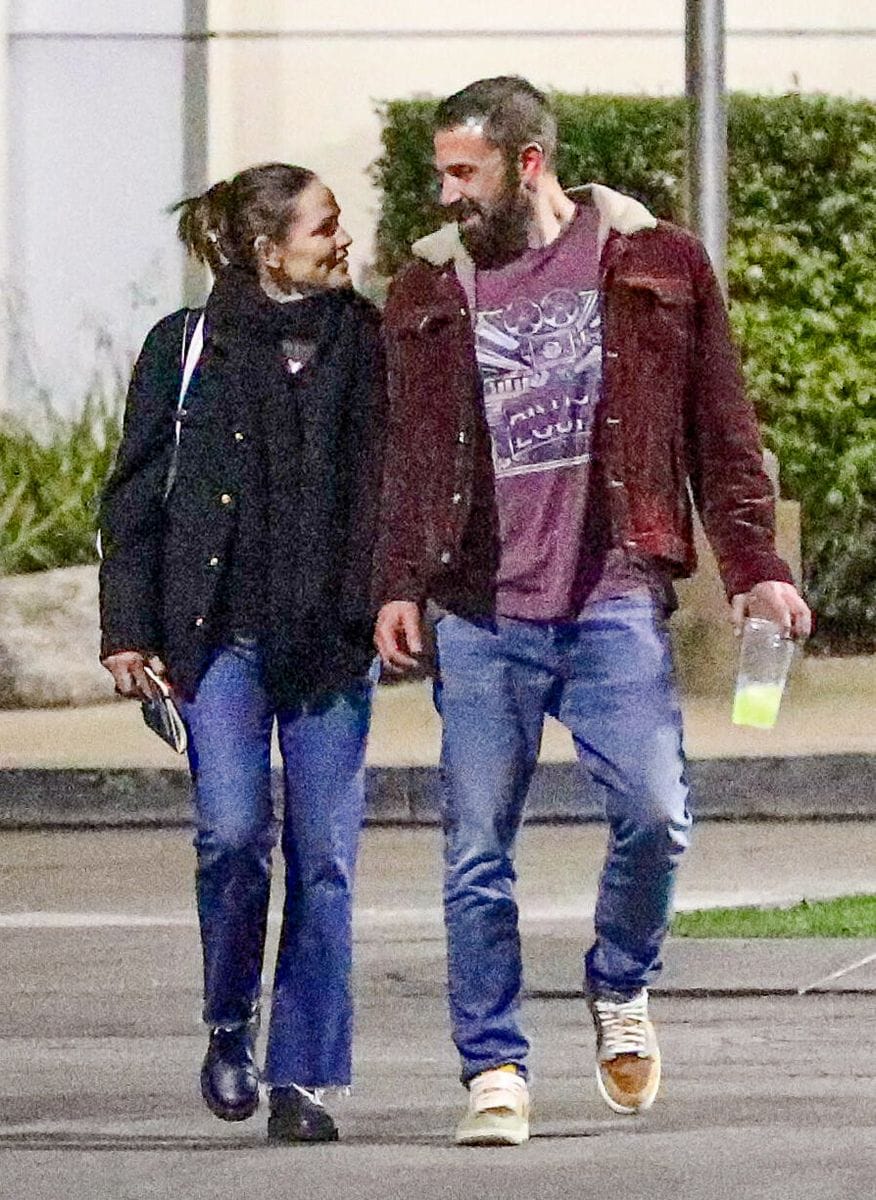 Ben Affleck and his ex Jennifer Garner, accompanied by their daughter and some family friends.