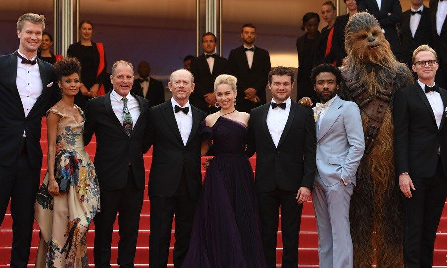 In a festival far, far away, Joonas Suotamo, Thandie Newton, Woody Harrelson, Ron Howard, Emilia Clarke, Alden Ehrenreich, Donald Glover, Chewbacca and Paul Bettany posed on the carpet during the <i>Solo : A Star Wars Story</i> screening on May 15.
Photo: Getty Images