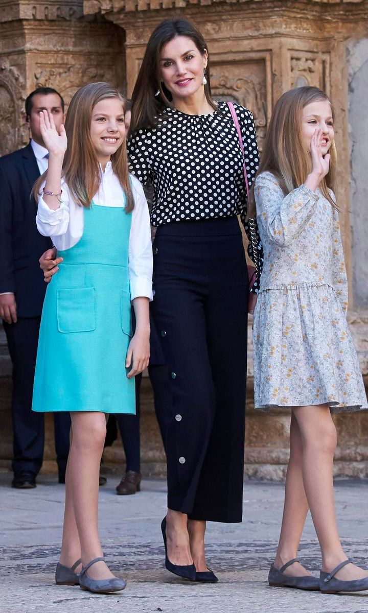 Letizia held her daughters close during Easter mass in 2018.