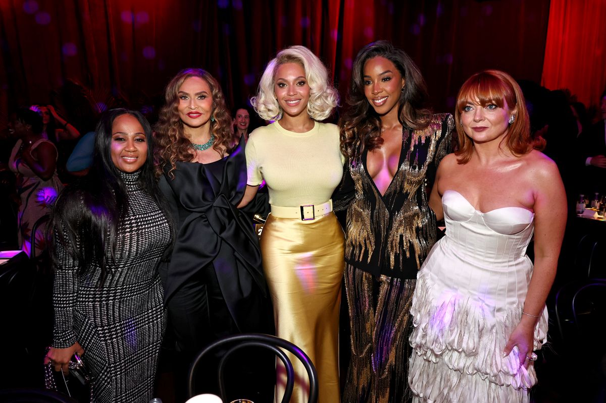 Angela Beyince, Tina Knowles, Beyonce, Kelly Rowland, and Samantha Barry attend Glamour Women of the Year 