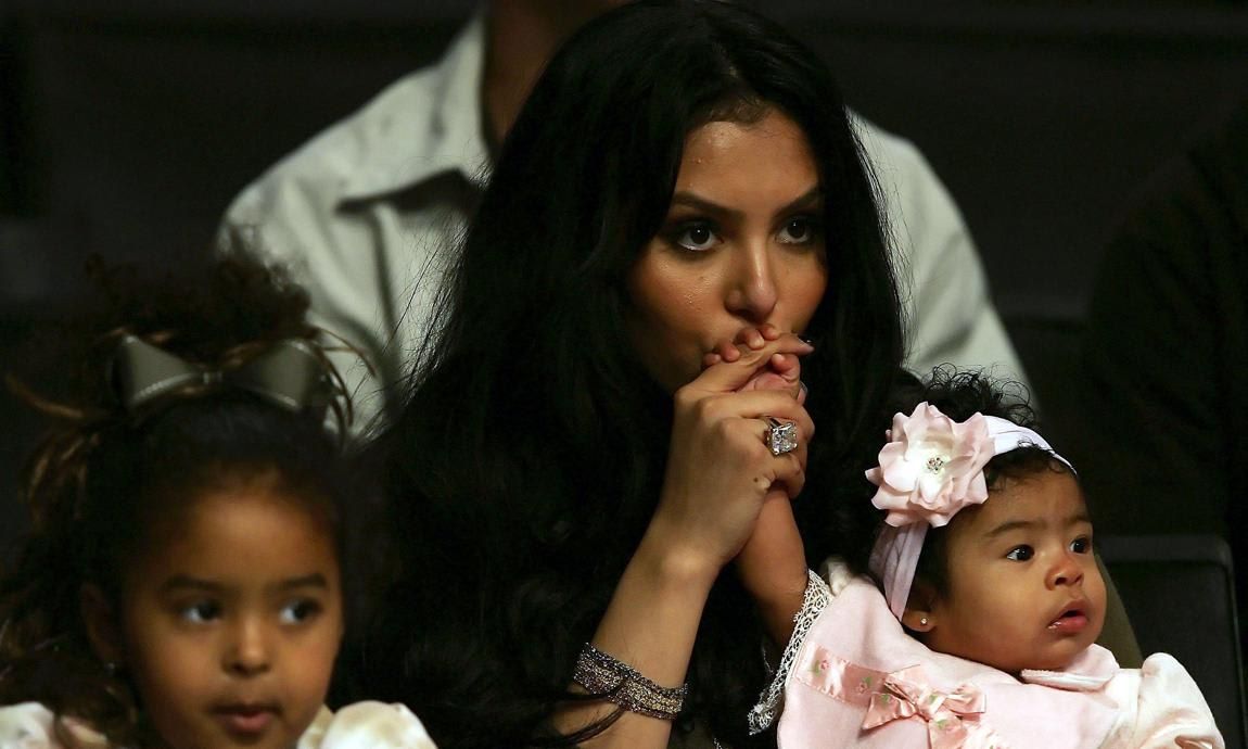 Vanessa Bryant with Gianna and Natalia at a Lakers game