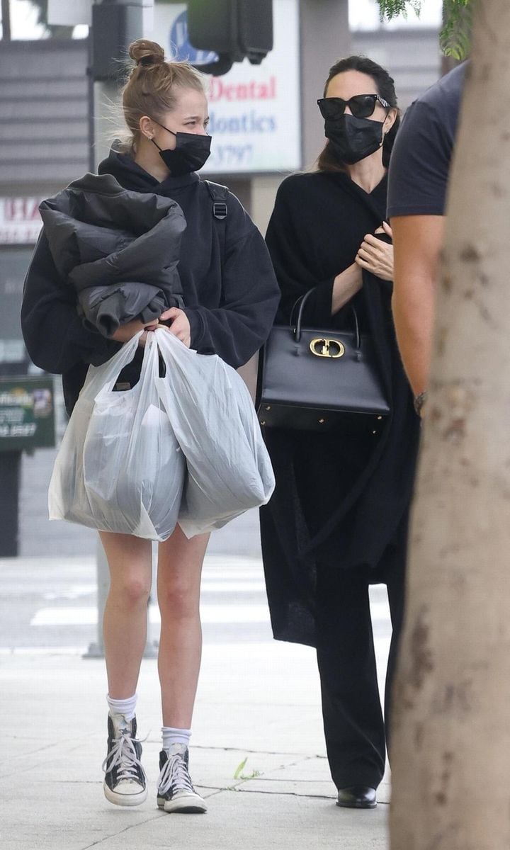 Angelina Jolie makes casual look chic on LA shopping trip with daughter Shiloh