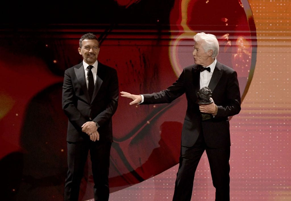    Richard Gere holding his Goya International Award on stage at the 2025 Goya Awards.