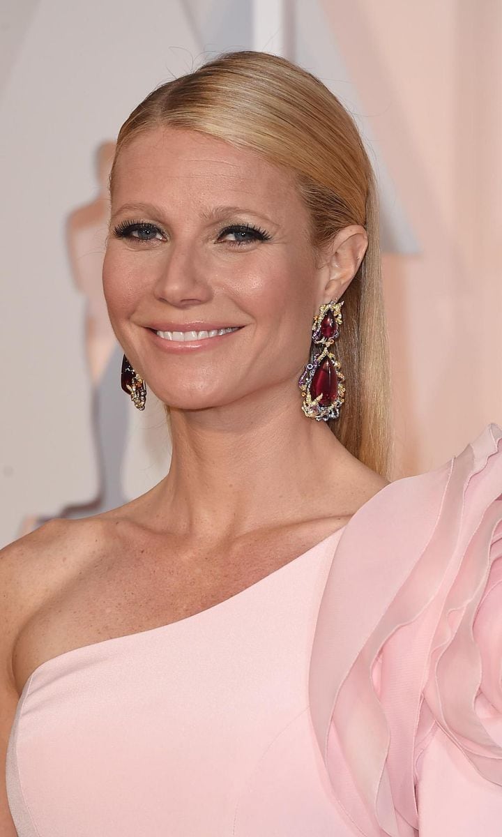 Gwyneth Paltrow with Anna Hu earrings at the 2015 Oscars