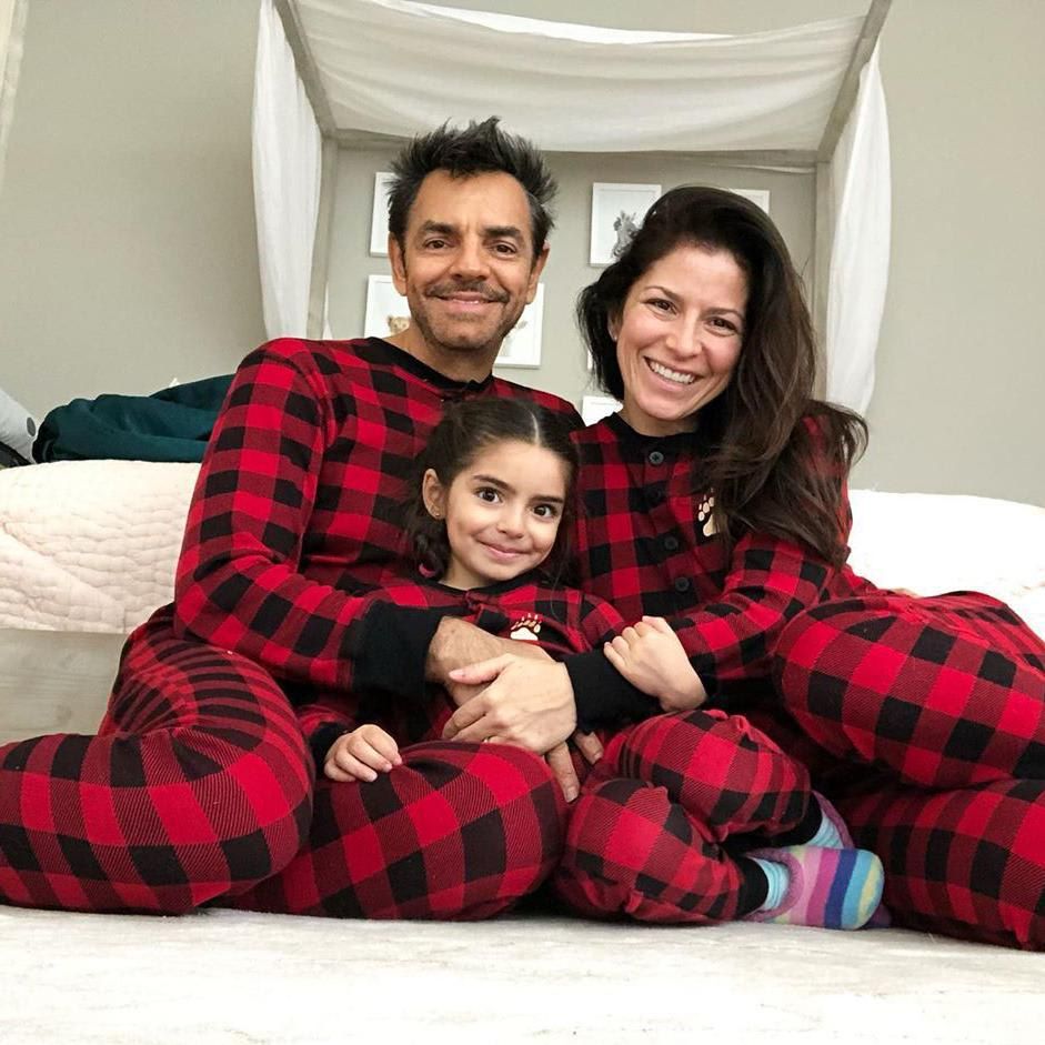 Eugenio Derbez with wife and daughter celebrate Christmas