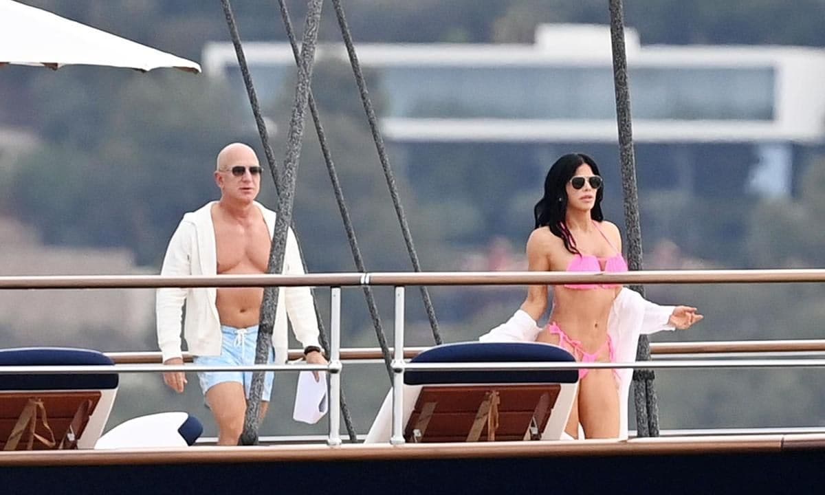 Jeff Bezos and Lauren Sanchez